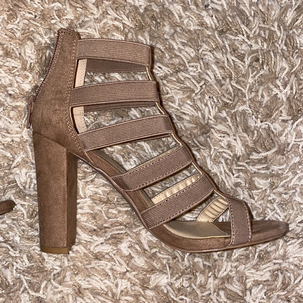 Windsor Store Block Heels - Picture 2 of 6